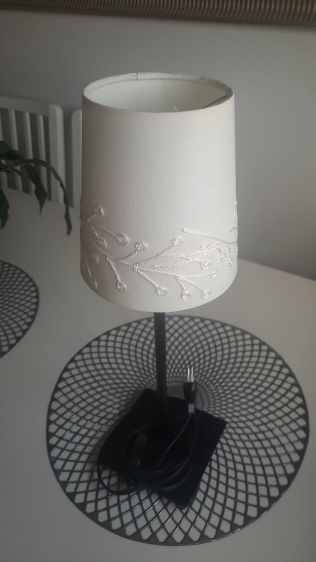 Lámpara negra sobremesa