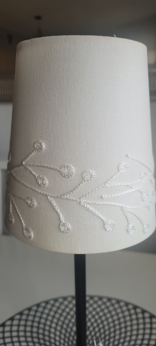 Lámpara negra sobremesa