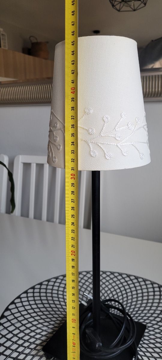 Lámpara negra sobremesa