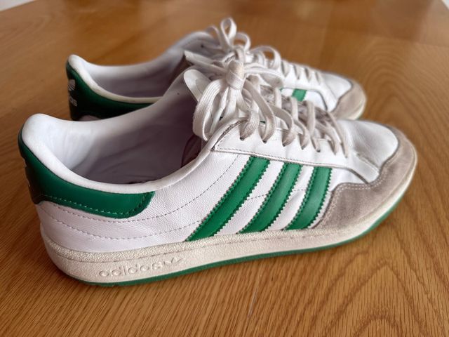 Adidas blancas y verdes casual