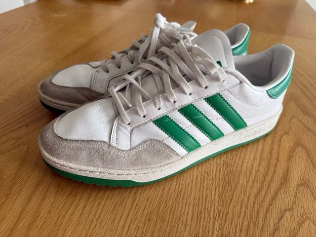 Adidas blancas y verdes casual