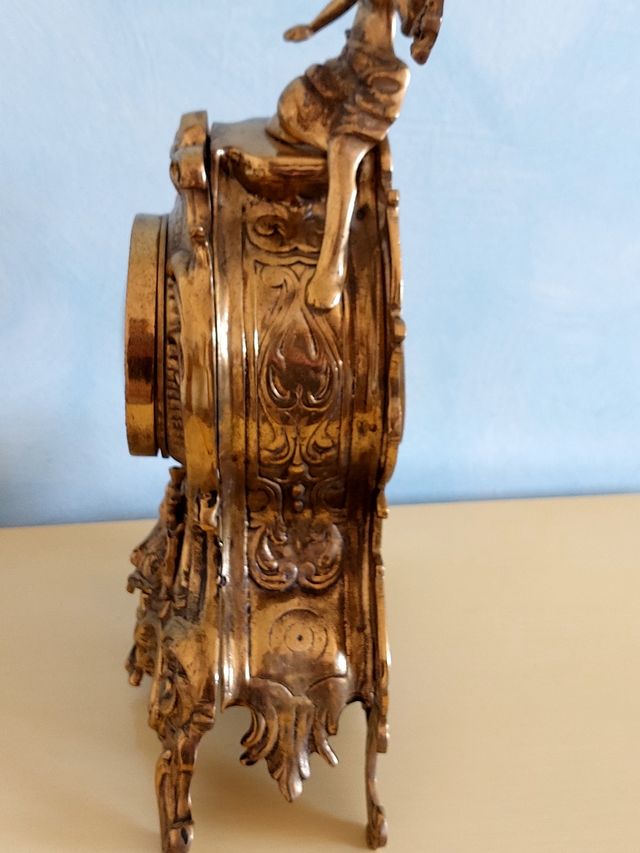 Orologio antico in bronzo da tavola