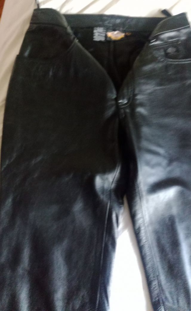 Pantalón de cuero Harley Davidson con poco uso