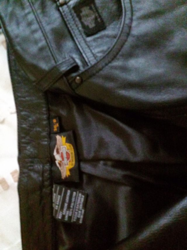Pantalón de cuero Harley Davidson con poco uso