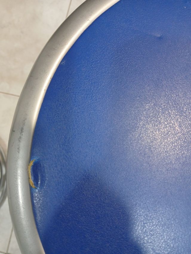 OFERTA. DOS TAMBURETE PEGABLE