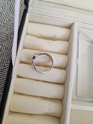 ANILLO EN PALADIO Y ESMERLDADA