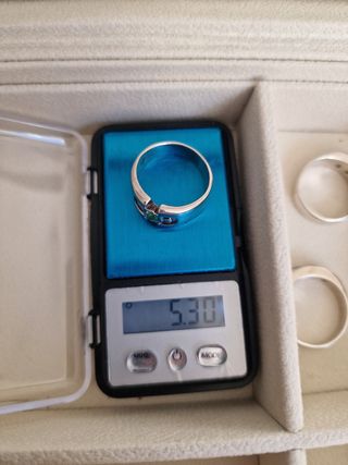 ANILLO EN PALADIO Y ESMERLDADA