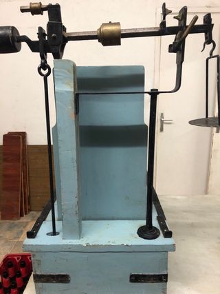 Bascula antigua de madera