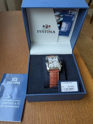 Reloj Festina en acero pulsera piel. A estrenar 