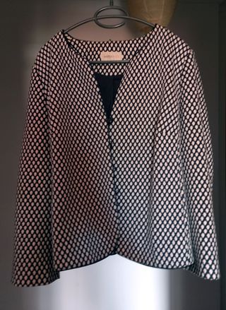 Chaqueta blanca y azul marino de Antea