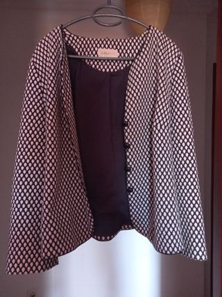 Chaqueta blanca y azul marino de Antea