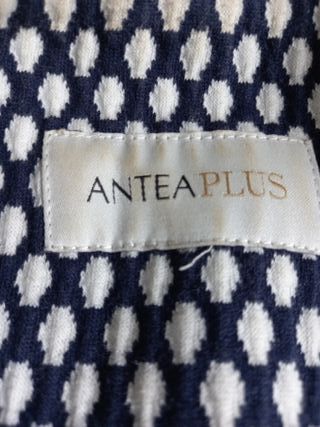 Chaqueta blanca y azul marino de Antea