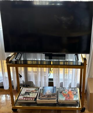 Mesa para televisiòn