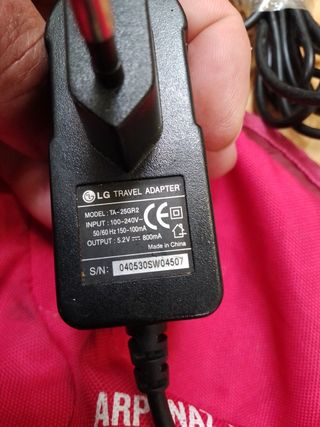 LG TRAVEL ADAPTER TA-25GR2 5.2V 500MA OCASION