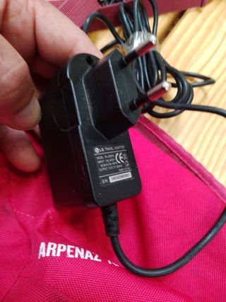 LG TRAVEL ADAPTER TA-25GR2 5.2V 500MA OCASION