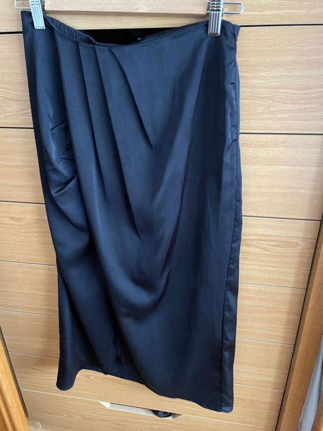 Falda satinada azul marino de la marca AN'GE PARIS