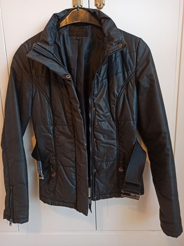 Chaqueta Stradivarius t. M ajustable negra mujer