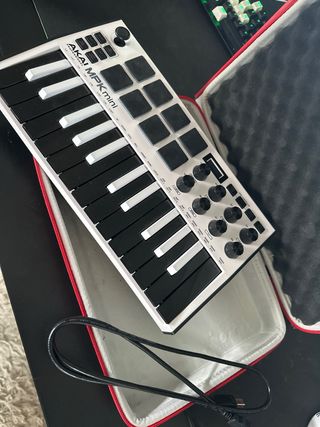 Akai MPK Mini – Controlador MIDI – Perfecto estado