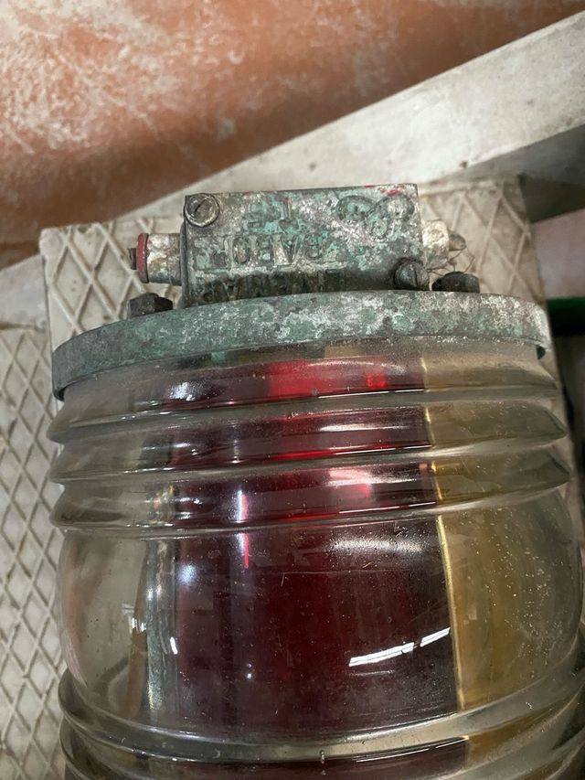 Faroles de barco antiguos