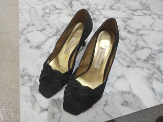 Sandalias negras tacón medio. 38