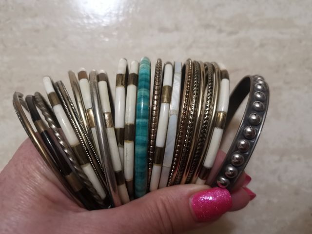 Pulseras differentes