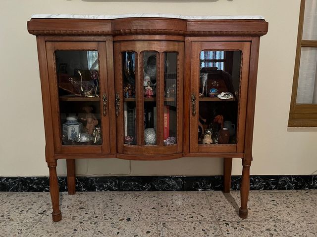 Mueble vitrina madera