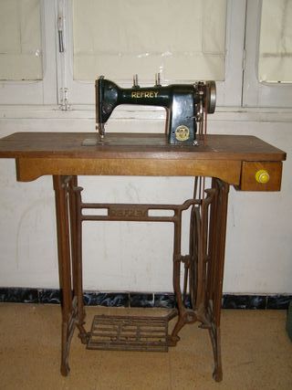 MAQUINA DE COSER REFREY