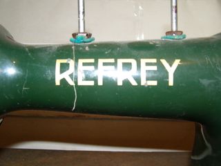 MAQUINA DE COSER REFREY