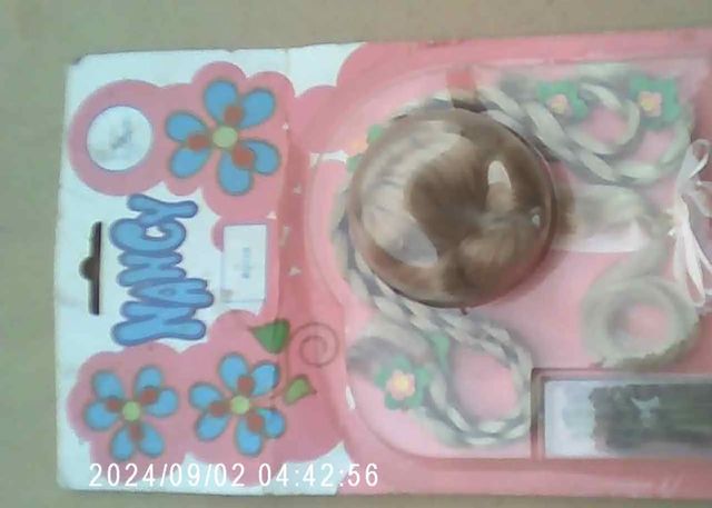 NANCY -PELUCA RUBIA CON TRENZAS en blister