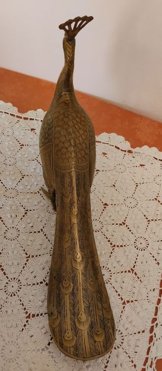 Pavone in ottone decorato