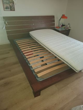 Letto matrimoniale con 2 comodini