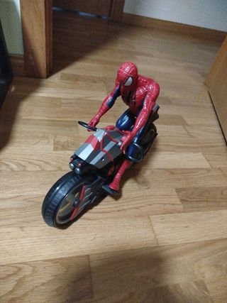 Spiderman y su moto