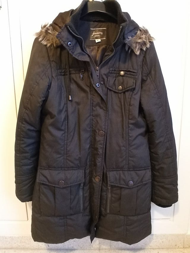 Abrigo con capucha t. M Stradivarius negro mujer