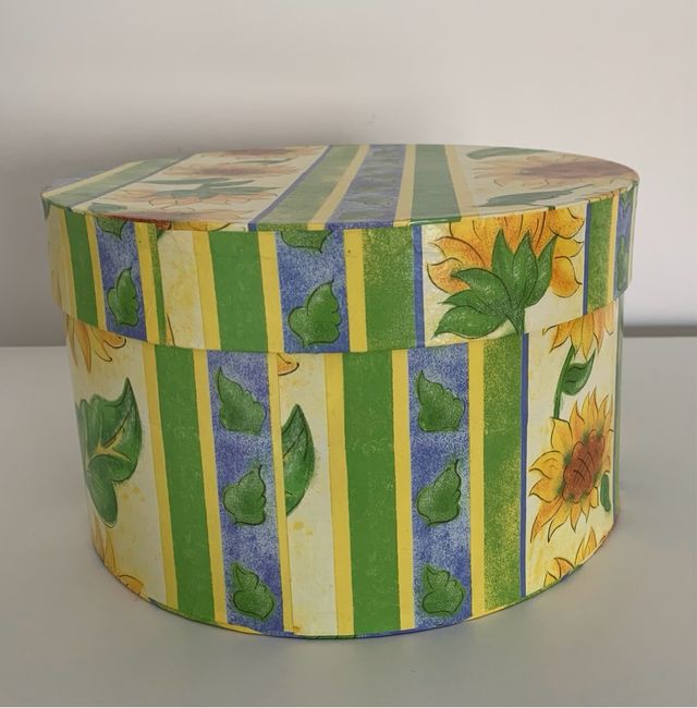 Caja almacenaje redonda con tapa. Muy buen estado