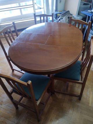 Mesa comedor extensible con sillas