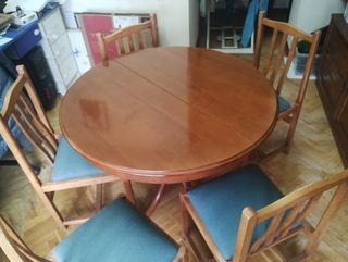 Mesa comedor extensible con sillas