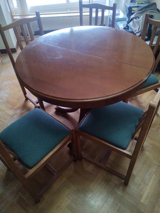 Mesa comedor extensible con sillas