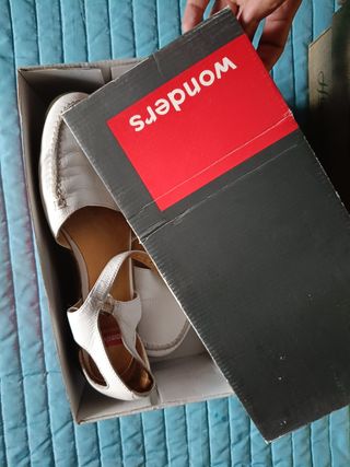 Sandalias de cuero blanco