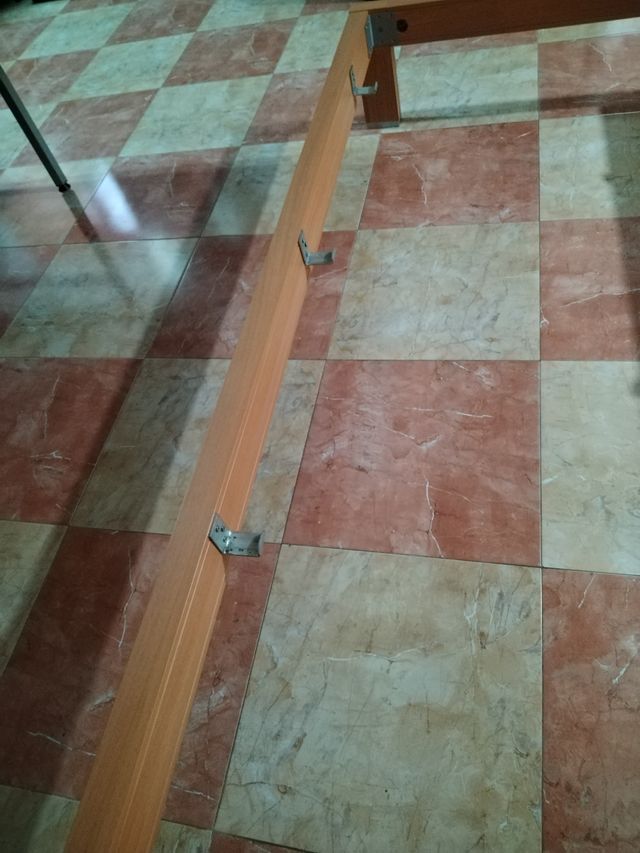 Soporte de colchón de madera.