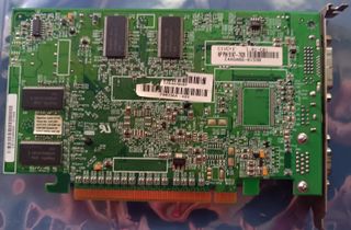 Grafica Pci-E ATI  Radeon X300  Asus
