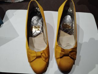 Corpiño amarillo talla 14 años