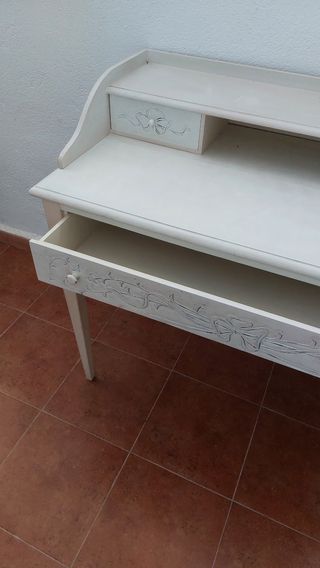 Escritorio vintage estilo romántico.