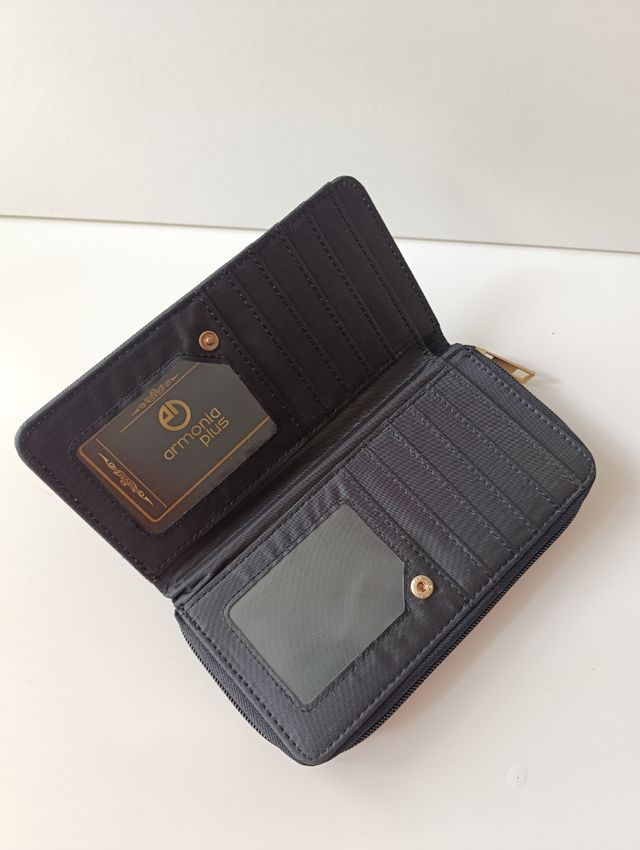 Cartera imitación a piel negra