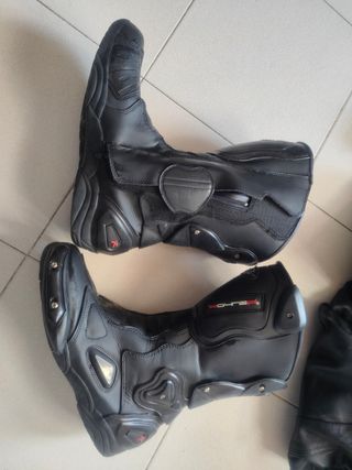 Traje moto,chaqueta, pantalón,botas 