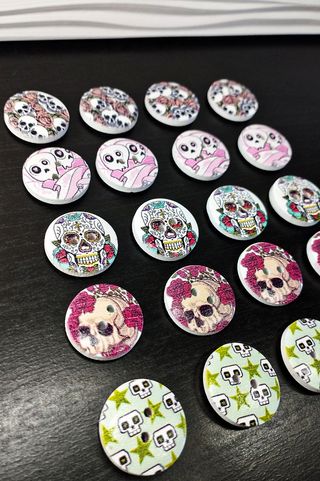 Lotto Pz.20 Bottoni Legno Skull