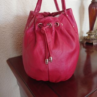 BOLSO DE PIEL ROJO DE PURIFICACIÓN GARCÍA