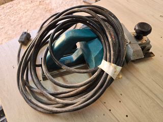 Cepillo electrico carpintero Makita