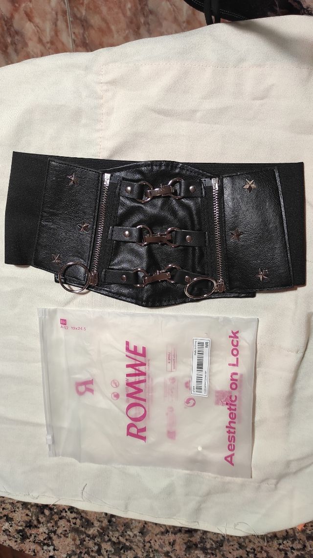 CINTURÓN NEGRO ESTILO "GOTICO"