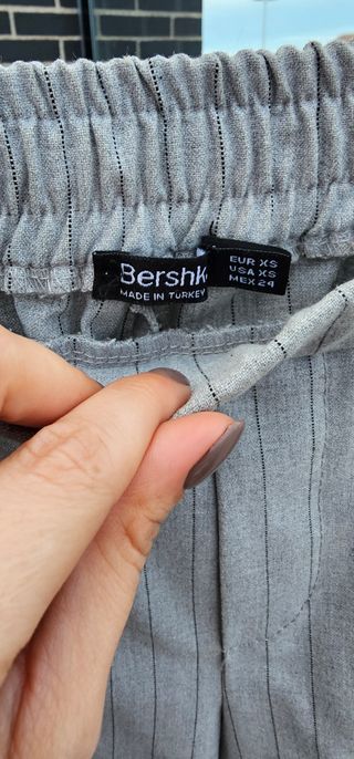 Pantalón pinzas Bershka rayas gris
