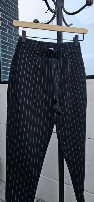 Pantalón pinzas rayas negro